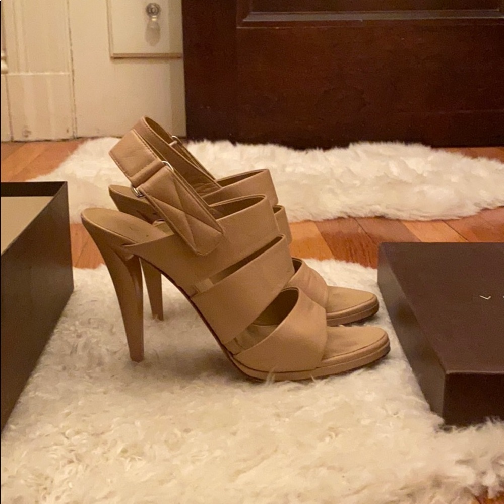 Vicini Beige Sandals